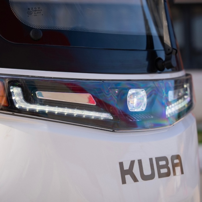 triciclu electric cu cabină Kuba Optimus Ultra pentru 3 persoane