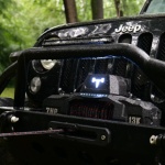 Troliu T-Max ForceView Titan FVT 13000 montat pe Jeep cu sistem LED indicare forță tracțiune activ